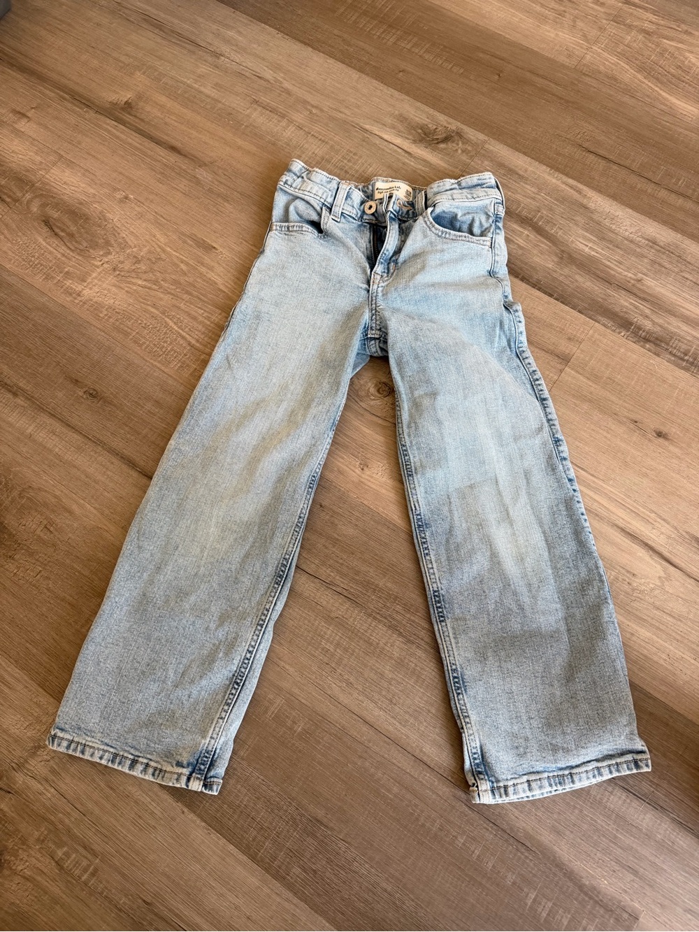 Abercrombie Kids High Rise Wide Leg Jeans
Size 9/10 Short
#kids #highrise